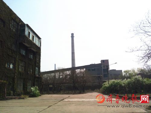 齐鲁晚报3月30日讯30日上午，历城化肥厂小区举办供暖设施成功改造庆祝大会，庆祝该小区成功加入了济南热力公司集中供暖，告别了小华体会世界杯(中国)科技有限公司供暖。根据济南市的要求，城区134台35吨以下的燃煤供暖华体会世界杯(中国)科技有限公司今冬供暖前必须淘汰升级，将不再供暖。