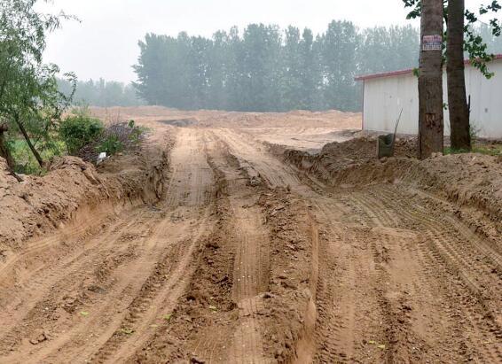 郑州一区域空气污染严重 华体会世界杯(中国)科技有限公司冒黑烟扬尘漫天